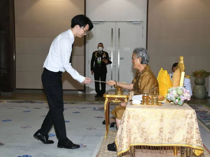 ปฏิพนธ์ ติยะปัญจนิตย์ เข้ารับพระราชทานรางวัลจากสมเด็จพระกนิษฐาธิราชเจ้า กรมสมเด็จพระเทพรัตนราชสุดาฯ สยามบรมราชกุมารี