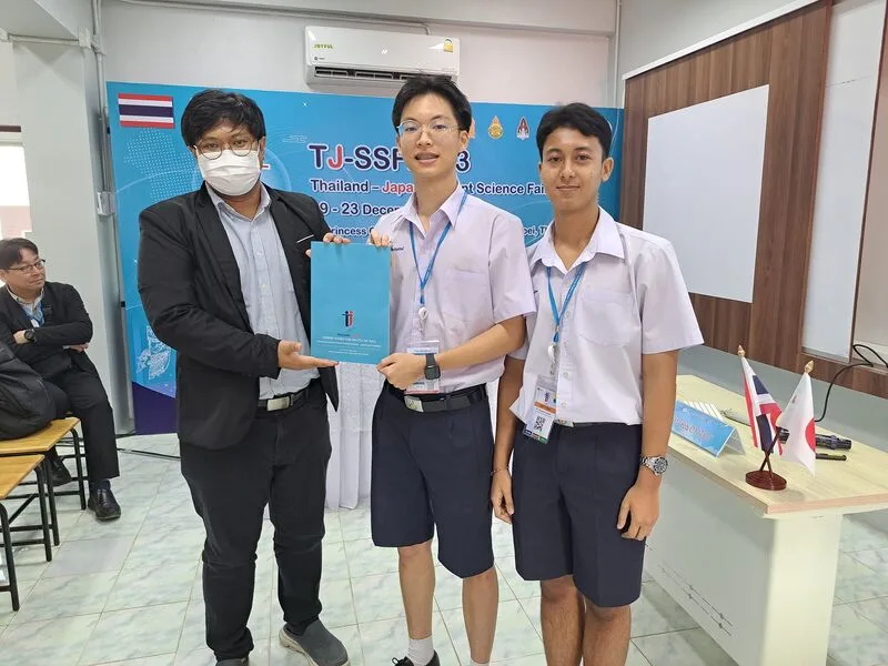 ภาพจากโพสต์ของทีม 4 จาก 5