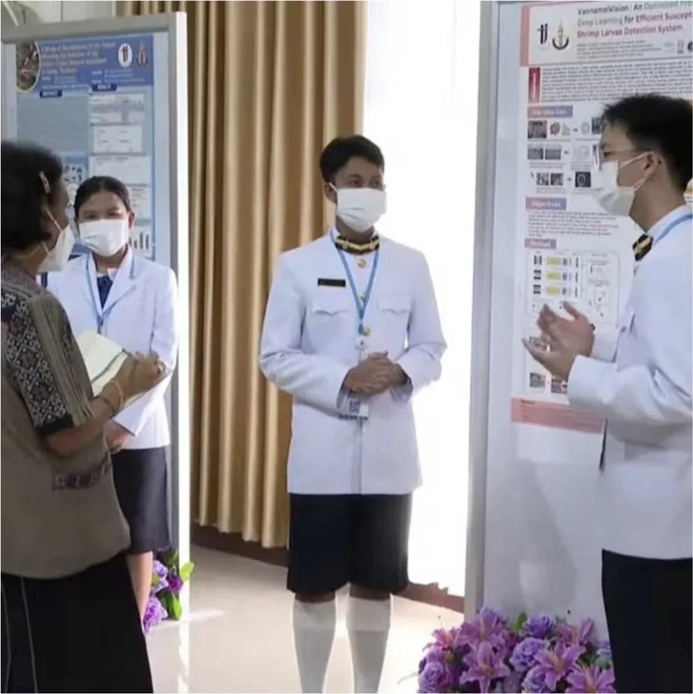 ทีม VannameiVision ในชุดขาว นำเสนอโครงงานถวายสมเด็จพระกนิษฐาธิราชเจ้า กรมสมเด็จพระเทพรัตนราชสุดาฯ สยามบรมราชกุมารี ในงาน TJ-SSF 2023